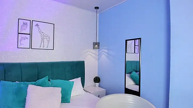 ninna curly online show from December 2, 10:00 pm