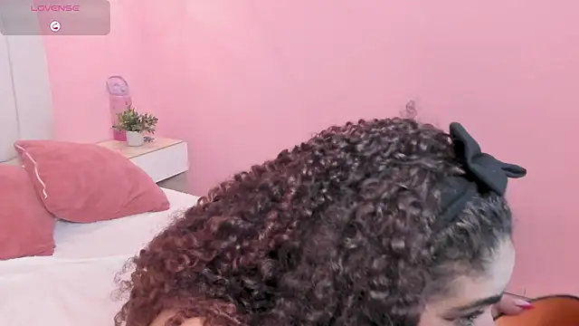 Snapshot of ninna_curly chatting on March 15, 3:06 pm ninna curly online show from March 15, 3:06 pm