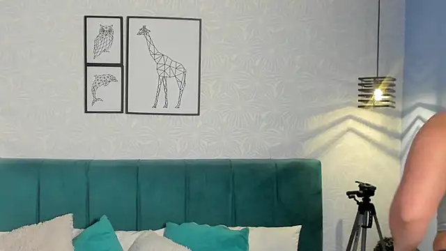 ninna curly online show from December 20, 5:10 am