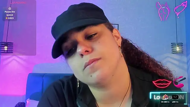 Snapshot of ninna_curly chatting on October 17, 4:27 am ninna curly online show from October 17, 4:27 am