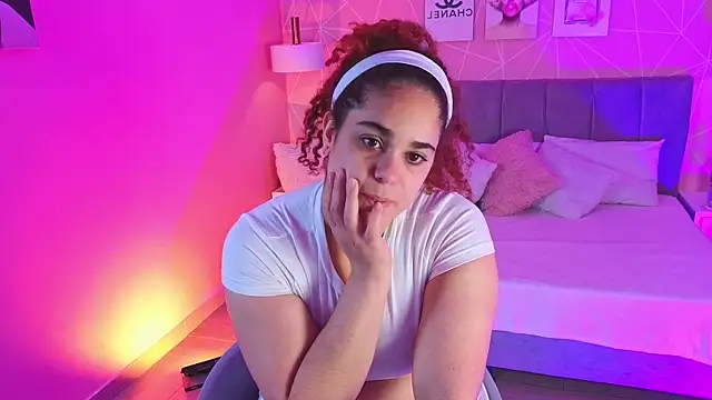 Snapshot of ninna_curly chatting on June 11, 3:25 am ninna curly online show from June 11, 3:25 am