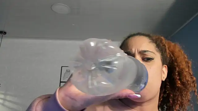 Snapshot of ninna_curly chatting on June 26, 3:23 am ninna curly online show from June 26, 3:23 am
