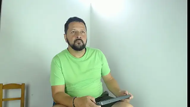 Snapshot of Daniel_08_8 chatting on March 11, 2:40 pm Daniel 08 8 online show from March 11, 2:40 pm