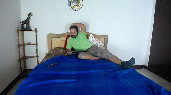 Snapshot of Daniel_08_8 chatting on February 13, 12:57 am Daniel 08 8 online show from February 13, 12:57 am