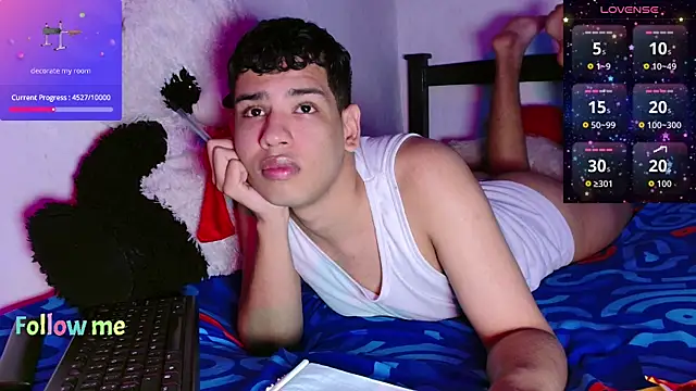 Snapshot of Santiago-Thompson chatting on July 8, 9:59 pm Santiago-Thompson online show from July 8, 9:59 pm