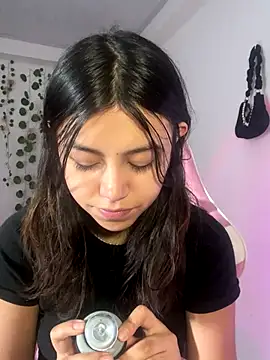 Snapshot of LiLy_kIndly chatting on December 17, 9:31 pm LiLy kIndly online show from December 17, 9:31 pm