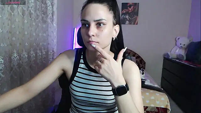 Snapshot of Kriss_brunette_5 chatting on November 27, 9:10 am Kriss brunette 5 online show from November 27, 9:10 am