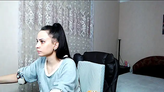 Kriss brunette 5 online show from March 26, 3:10 pm