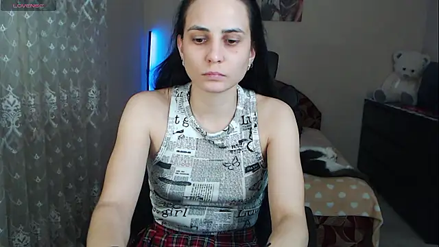 Snapshot of Kriss_brunette_5 chatting on December 1, 8:21 pm Kriss brunette 5 online show from December 1, 8:21 pm