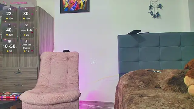 Sophie Astor online show from December 17, 9:20 pm