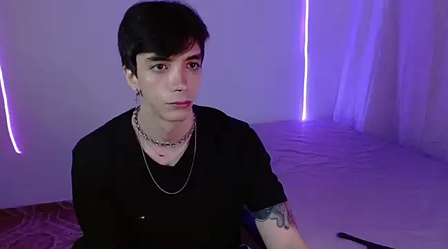 H3ll B0I online show from February 2, 2:27 am