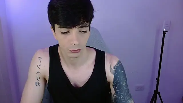 H3ll B0I online show from March 25, 11:47 pm