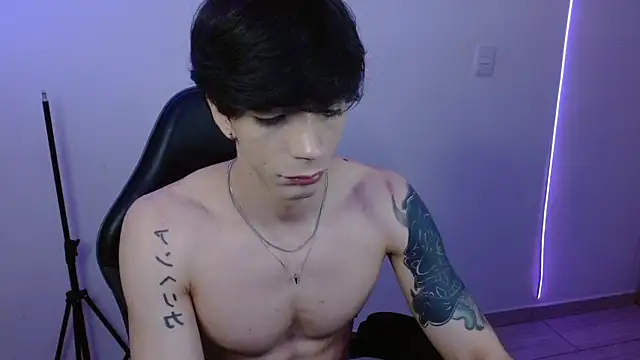 H3ll B0I online show from February 10, 5:50 am