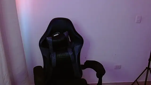 H3ll B0I online show from March 22, 10:11 pm