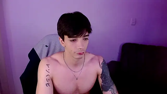 Snapshot of H3ll_B0I chatting on July 7, 9:57 am H3ll B0I online show from July 7, 9:57 am