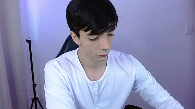 H3ll B0I online show from March 13, 5:29 pm