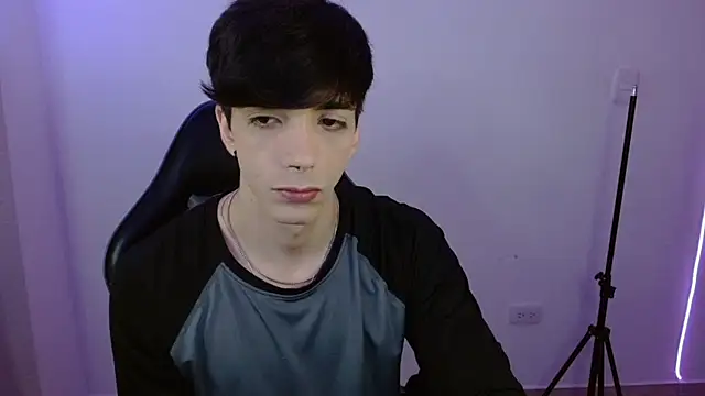 H3ll B0I online show from February 14, 12:00 am