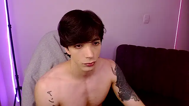 Snapshot of H3ll_B0I chatting on June 4, 5:12 am H3ll B0I online show from June 4, 5:12 am