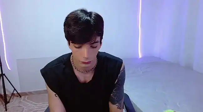 H3ll B0I online show from March 15, 8:21 pm