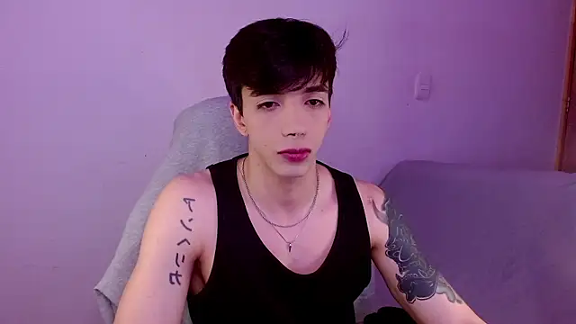 Snapshot of H3ll_B0I chatting on July 3, 6:20 am H3ll B0I online show from July 3, 6:20 am