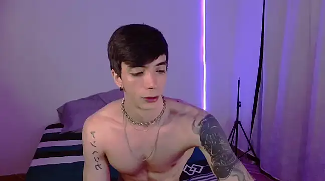 H3ll B0I online show from January 30, 4:58 am