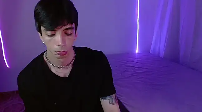 H3ll B0I online show from February 2, 5:32 am