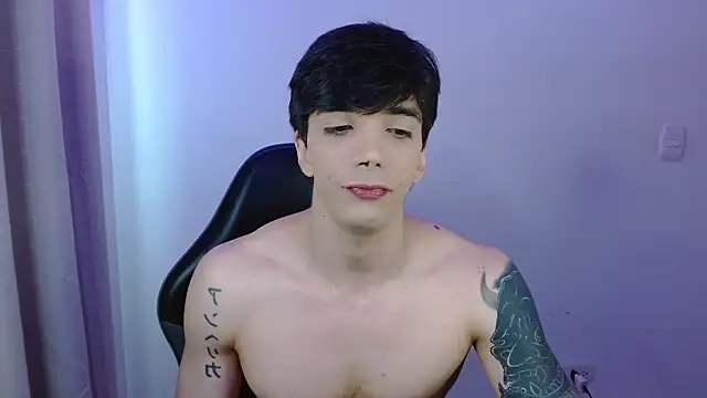 H3ll B0I online show from April 21, 11:39 am