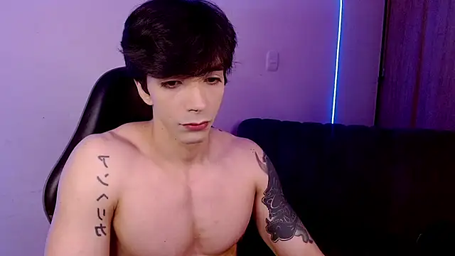 H3ll B0I online show from May 18, 4:40 am