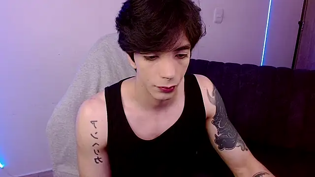 Snapshot of H3ll_B0I chatting on June 2, 2:44 am H3ll B0I online show from June 2, 2:44 am