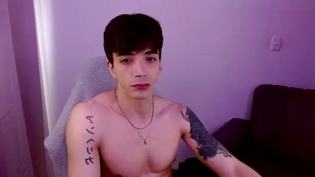 Snapshot of H3ll_B0I chatting on July 6, 12:12 pm H3ll B0I online show from July 6, 12:12 pm