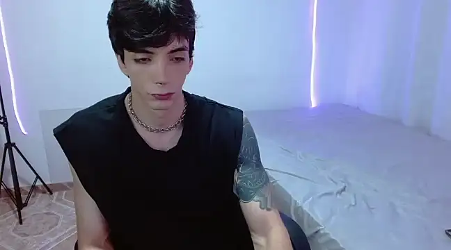 H3ll B0I online show from March 15, 11:28 pm