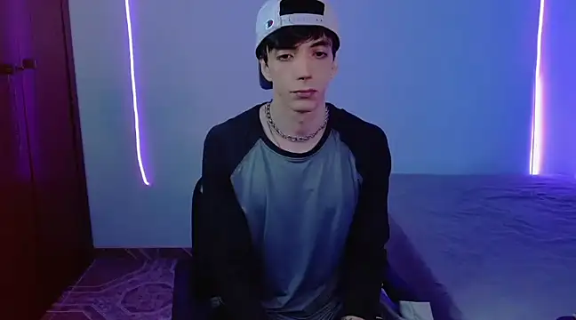 H3ll B0I online show from February 17, 11:22 pm