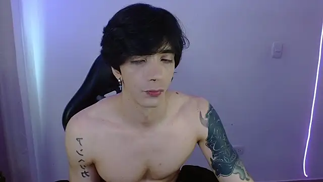 H3ll B0I online show from February 7, 7:44 pm