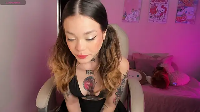 sabrinamoonie online show from February 21, 12:40 pm