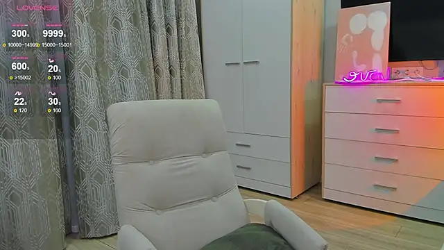  dkny  online show from March 10, 5:39 pm