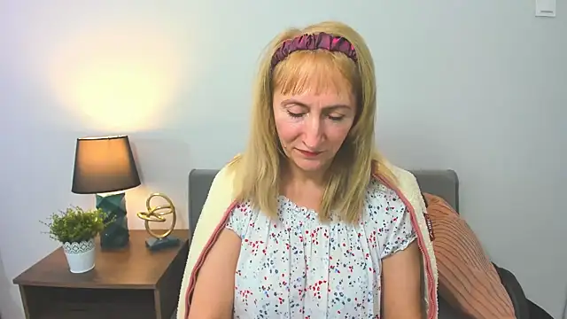 Snapshot of MargaretMilf69 chatting on February 9, 11:25 am MargaretMilf69 online show from February 9, 11:25 am