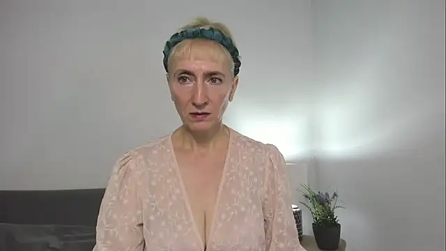 Snapshot of MargaretMilf69 chatting on September 14, 6:58 am MargaretMilf69 online show from September 14, 6:58 am