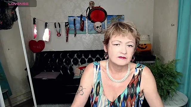 Snapshot of SexyGrandma_ chatting on October 23, 5:11 pm SexyGrandma online show from October 23, 5:11 pm