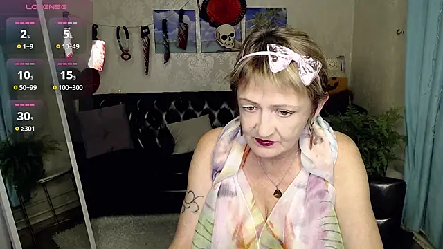 Snapshot of SexyGrandma_ chatting on October 31, 4:03 pm SexyGrandma online show from October 31, 4:03 pm