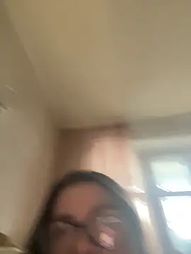 Snapshot of DearAlise chatting on December 17, 10:42 am DearAlise online show from December 17, 10:42 am