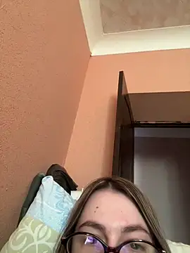 DearAlise online show from March 15, 10:22 am