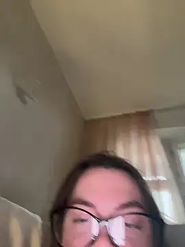 DearAlise online show from December 19, 11:23 am