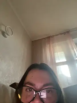 Snapshot of DearAlise chatting on November 26, 8:47 am DearAlise online show from November 26, 8:47 am