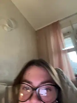 Snapshot of DearAlise chatting on November 5, 10:18 am DearAlise online show from November 5, 10:18 am