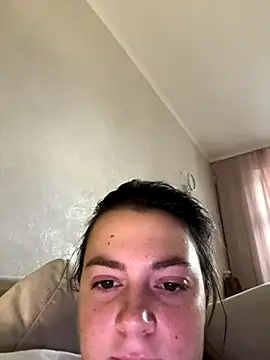 Snapshot of DearAlise chatting on October 30, 8:12 am DearAlise online show from October 30, 8:12 am