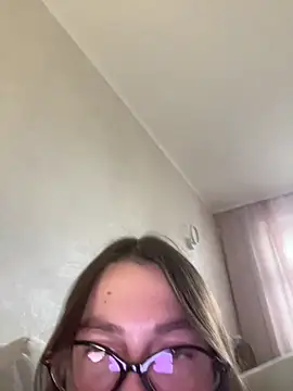 Snapshot of DearAlise chatting on October 31, 9:17 am DearAlise online show from October 31, 9:17 am