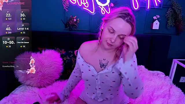 PamelaLloyd online show from March 12, 4:30 am