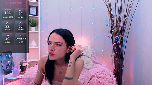 Snapshot of Holygirl_ chatting on November 30, 1:50 am Holygirl online show from November 30, 1:50 am