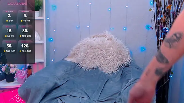 Snapshot of Holygirl_ chatting on November 23, 2:10 am Holygirl online show from November 23, 2:10 am