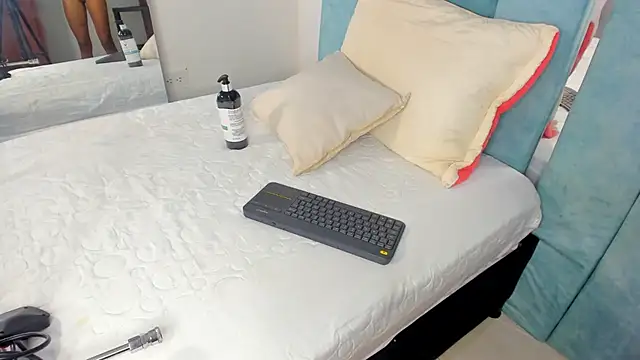 Snapshot of AlexxaSmall chatting on March 10, 11:45 am AlexxaSmall online show from March 10, 11:45 am